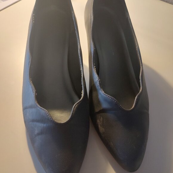 Woman's Size 8 Vintage heels - Picture 2 of 7